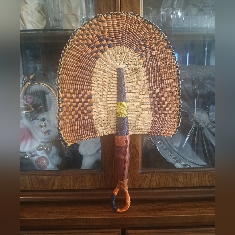 Hand Woven African Bolga Fan - Picture 1 of 5